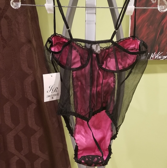 NWT One Piece Lace Teddy With Floral Detail By Jennifer Roberts - Picture 4 of 4